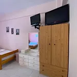 Yfantis Sakis Apartment's Maison d'hôtes Eratini