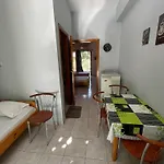 Yfantis Sakis Apartment's Maison d'hôtes