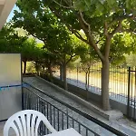 Yfantis Sakis Apartment's Maison d'hôtes