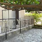 Maison d'hôtes Yfantis Sakis Apartment's Eratini