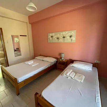 Yfantis Sakis Apartment's Penzion Eratini