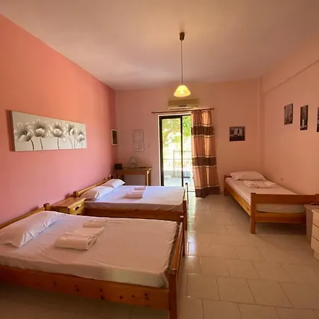 Penzion Yfantis Sakis Apartment's Eratini