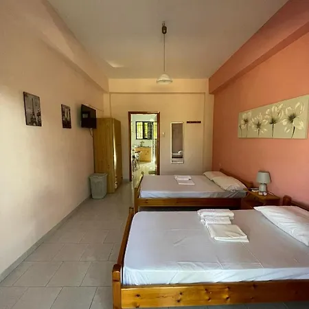 Penzion Yfantis Sakis Apartment's Eratini