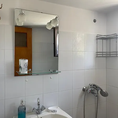Penzion Yfantis Sakis Apartment's Eratini
