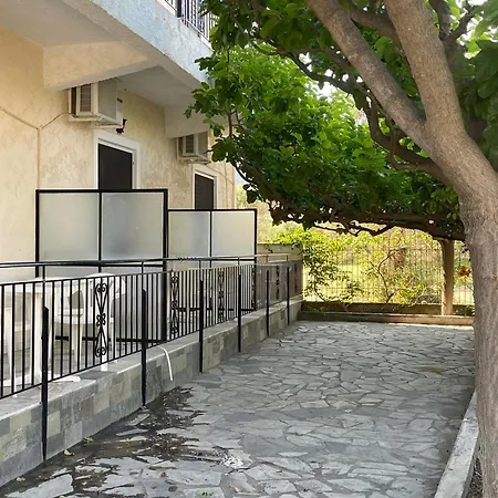 Yfantis Sakis Apartment's Eratini