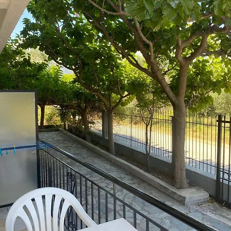 Yfantis Sakis Apartment's Penzion
