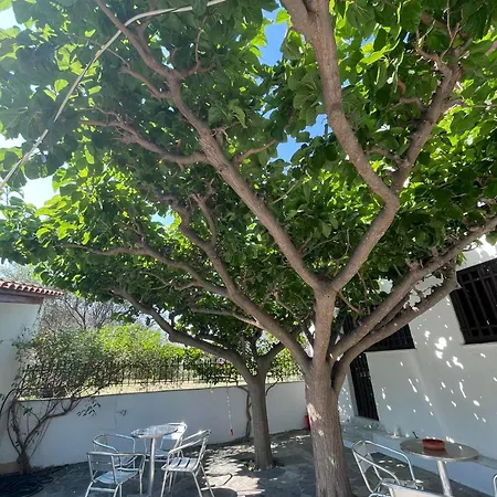 Yfantis Sakis Apartment's Penzion Eratini